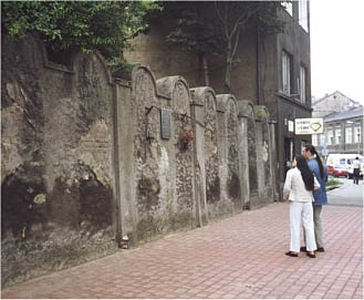 Vestige du mur du ghetto rue Jozefinska