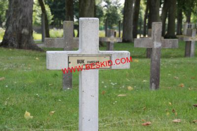 BUK Stanislaw
Décès 06.1940 Dieuze (57)
Inhumation 20.05.1942 - Tombe 235
Armée Polonaise
copyright Frania 
