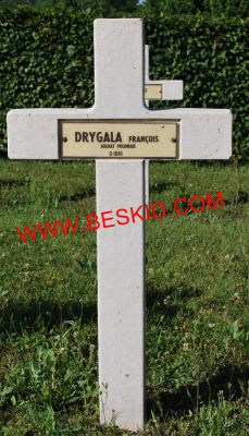 DRYGALA François
Décès 06.1940 Hoste-Haut (57)
Inhumation 05.05.1964 - Tombe 25
51ème Régiment Mitrailleurs Infanterie Coloniale
copyright Frania 
