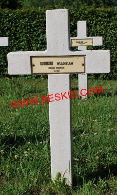 GIZGORZAK Wladislaw
Décès 06.1940 Hoste-Haut (57)
Inhumation 05.06.1942 - Tombe 12
Armée Polonaise
copyright Frania 
