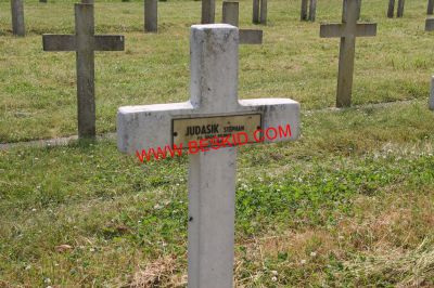 JUDASIK Stephan
Décès 22.06.1941 Mulhouse (68)
Inhumation 11.05.1966 - Tombe 185
Armée Polonaise
copyright Frania 

