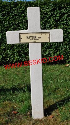 KAYSER Jan
Décès 24.08.1945 Metz-Plantières (57)
Inhumation 12.06.1964 - Tombe 118
Armée Américaine
copyright Frania 
