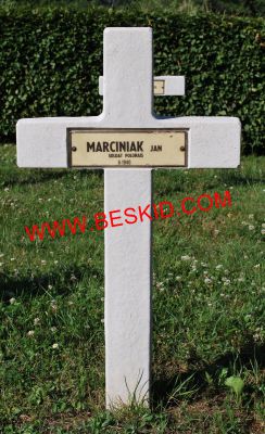 MARCINIAK Jan
Décès 06.1940 Leintrey (54)
Inhumation 17.06.1964 - Tombe 37
Armée Polonaise
copyright Frania 
