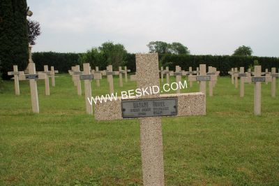 MASKOT Pawel
Décès 06.1940 Guermange (57)
Inhumation 17.03.1942
Armée Polonaise
Soldat
Tombe 383
Copyright Frania
