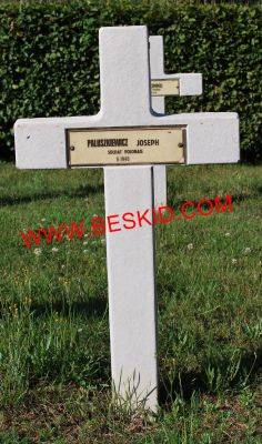 PALUSZKIEWICZ Joseph
Décès 06.1940 Vého (54)
Inhumation 17.06.1964 - Tombe 35
Armée Polonaise
copyright Frania 
