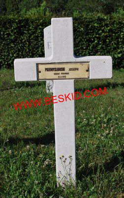 PRZEMYSLAWSKI Joseph
Décès 19.06.1940 Golbey (88)
Inhumation 10.07.1964 - Tombe 54
Armée Polonaise
copyright Frania 
