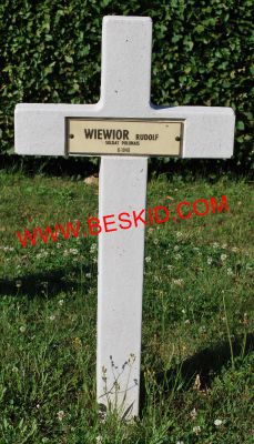WIEWIOR Rudolf
Décès 06.1940 Houdreville (54)
Inhumation 20.06.1964 - Tombe 81
1er Régiment Infanterie Polonais
copyright Frania 
