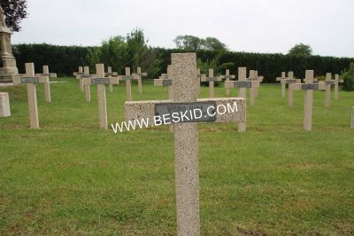 WYCISLO Alfred
Décès 30.08.1940 Sarrebourg (57)
Inhumation 30.08.1942
Armée Polonaise
Soldat
Régiment 3ème R.P.
Tombe 396
Copyright Frania
