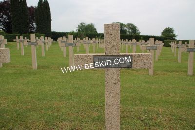 ZAJACZKOWSKI Boleslaw
Décès 06.1940  Moussey (57)
Inhumation 26.02.1942
Armée Polonaise
Soldat
Tombe 330
Copyright Frania
