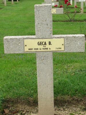 GECA Boleslaw
- 26 ans -
Né le 23.12.1917 Glusk Lublin
Décès 07.06.1944 en vol au-dessus de Blangy-le-Château & Pont l'Evêque (14)
Matricule P1797
Polish Air Force - 306 Squadron - Lieutenant
Tombe 1 - Carré II - Rang AA
copyright photo Piotr Packowski
copyright Frania
