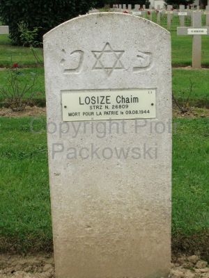 LOSIZE Chaim
- 31 ans -
Né 12.07.1912 Lasice Siedlce
Décès 09.08.1944 Saint-Sylvain (14)
Matricule 26809
1ère Division Blindée Polonaise - Tirailleur - Sergent
Carré II - Rang E - Tombe 2
copyright photo Piotr Packowski
copyright Frania
