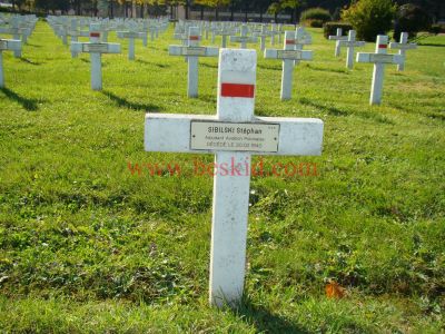 SIBILSKI Stefan
37 ans
Né 09.06.1902 Warszawa Mazowieckie (PL)
Fils de Stanislaw & Jozefa 
Décès 20.02.1940 Lyon 3ème (69)
(Hôpital Edouard Herriot) 
(Accident de la circulation cours des Chartreux à Lyon)
Evacué par la Roumanie pour rejoindre la France
Aviation Polonaise
Chef-Mécanicien - Adjudant Pilote
Ecole de pilotage Bron
Estampille 586/3
Provenance Lyon-Guillotière K.3-2P-3-18
Inhumation 21.09.1957 - PV 2017
Carré D - Rang 4 - Tombe 5
Copyright Frania
