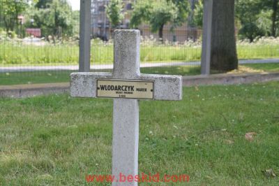 WLODARCZYK Marek
- 37 ans -
Né 1903
Décès 16.06.1940 Dieuze (57)
Inhumation 20.05.1942 - Tombe 239
1ère Division Grenadiers
Matricule 6116-33151
Armée Polonaise
copyright Frania 
