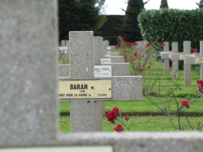 BARAN Marian Janusz
- 30 ans -
Né 20.11.1913 Olkusz
Décès 08.08.1944 Saint-Aignan-de-Cramesnil (14)
Matricule 30150
1ère Division Blindée Polonaise
10ème Régiment Dragons
Caporal Dragon
Tombe 5 - Carré II - Rang A
copyright photo Piotr Packowski
copyright Frania
