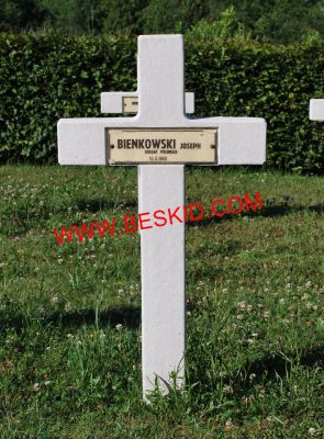 BIENKOWSKI Joseph
Décès 15.05.1946 Epinal (88)
Inhumation 24.07.1964 - Tombe 57
Armée Polonaise
copyright Frania 
