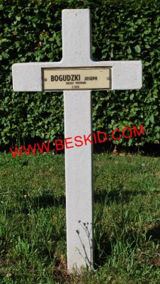 BOGUDZKI Joseph
Décès 11.10.1945 Metz-Plantières (57)
Inhumation 12.06.1964 - Tombe 111
Armée Polonaise
copyright Frania 
