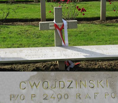 CWOJDZEWSKI Boleslaw Michal
- 22 ans -
Né 03.10.1921 Rajcza Zywiec
Décès 01.07.1944 Beauvilliers (28)
Matricule P2400
Polish Air Force 
300ème Escadron Mazowieckie
Lieutenant navigant
Lancaster ED814 avec le code sans fil BH-N a été abattu par un chasseur de nuit pendant le bombardement d'une gare à Vierzon (03)
Inscrit sur monument Polonais Northolt (GB)
Tombe 3/5 - Rang AA - Carré II
copyright photo Piotr Packowski
copyright Frania
