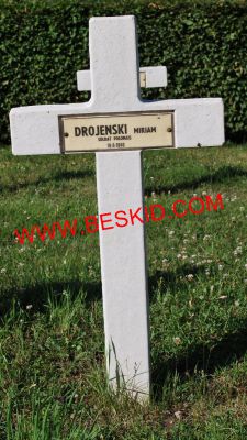 DROJENSKI Miriam
Décès 19.06.1940 Domjevin (54)
Inhumation 17.06.1964 - Tombe 40
Armée Polonaise
copyright Frania 
