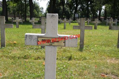 DRYJER Zygmunt
Décès 06.1940 Dieuze (57)
Inhumation 22.05.1942 - Tombe 221
Armée Polonaise
copyright Frania 
