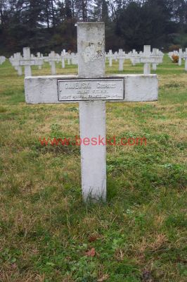 GAJEWSKI Georges Gustave
Nom de naissance : Tokar Simon
30 ans - célibataire 
Né 01.11.1913 Varsovie Mazowieckie (PL)
Fils Pierre & Jozwiak Adèle
Mineur à la Ricamarie (42)
Décès 27.03.1944 Lyon 2ème (69)
Francs-Tireurs & Partisans Français (FTPF)
Soldat
Estampille Tokar 1944
Provenance Lyon-Guillotière M5-3-9
Inhumation 21.10.1958 - PV 2818
Naturalisé 11.05.1938 décret 255-36
Domicile : 64 rue Vauban Lyon 6ème 
Carré A - Rang 8 - Tombe 39
MORT POUR LA FRANCE
Copyright Frania
