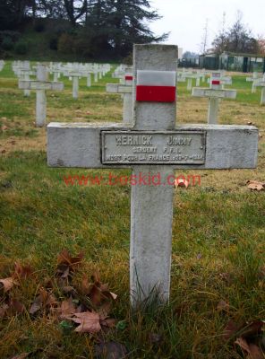 HERNIK Zdzislaw Edward
23 ans - célibataire - étudiant
Né 13.09.1920 Stryj Lubelskie (PL)
Fils Jean & Janine
Décès 29.07.1944 Autrans (38)
Fusillé
F.F.I. Forces Française Intérieures Maquis du Vercors
6ème Bataillon Chasseurs Alpins
Sergent 
Provenance Villars-de-Lans (38)
Inhumation 15.07.1958 - PV 2796
Carré A - Rang 10 - Tombe 72
Inscrit sur le chemin de Croix Valchevière à
Villard-de-Lans (38)
MORT POUR LA FRANCE
(dossier AC.21.P50232)
Copyright Frania
