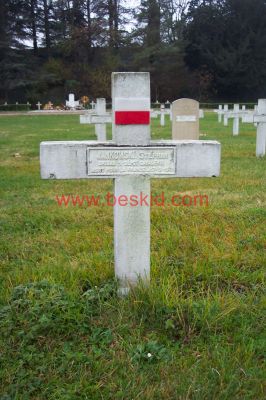 JANKOWSKI Stephan
26 ans - Epouse Pélagie Zaganiacz
Né 24.11.1914 Lünen (D)
Décès 17.03.1941 Pierre-Bénite (69)
(40 chemin du Grand Perron)
1er Dépôt Cavalerie St-Omer (62)
Brigadier
Domicile : Houdain (62)
Naturalisé Français 31.12.1933 avec ses parents Vincent & Andrzejczak & 2 frères Edmond & François 
Provenance Pierre-Bénite (69)
Inhumation 18.11.1957 - PV 2404
Carré A - Rang 15 - Tombe 27
MORT POUR LA FRANCE
Copyright Frania
