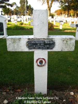 JURKOROSKI Tadeusz 1887-1919
Cimetière Sainte-Marie Le Havre (76)
- 32 ans -
Né 1887
Décès 09.02.1919
Lieutenant Polonais
MORT POUR LA FRANCE
Rang 15 - Tombe 17 - 
copyright Frania
