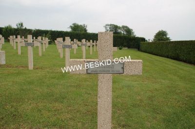 KOWARSKI
Décès 06.1940 Desseling (57)
Inhumation 09.03.1942
Armée Polonaise
Tombe 378
Copyright Frania
