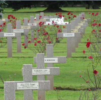 KUBERSKI Leon
- 27 ans -
Né 21.10.1916 Aschersleben (D)
Décès 22.08.1944 Mont-Ormel (61)
Matricule 32372/86/I
1ère Division Blindée Polonaise
8ème Bataillon Fusiliers Tirailleurs
Caporal Tireur
Tombe 4 - Carré II - Rang F
copyright photo Piotr Packowski
copyright Frania
