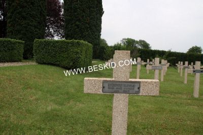 KUCZKOWSKI Wladyslaw
27 ans
Né 18.06.1913
Décès 06.1940 Sarrebourg (57)
Inhumation 23.11.1963
Armée Polonaise
Matricule 6411-2735
Caporal Grenadier
Unité 1 PG. 1er bataillon
Tombe 379
Copyright Frania
