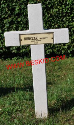 KURCZAK Walenty
Décès 06.1940 Embermenil (54)
Inhumation 17.06.1964 - Tombe 83
Armée Polonaise
copyright Frania 
