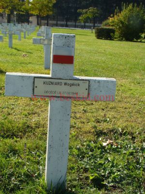 KUZNIARD Wojciech
44 ans - célibataire
Né 09.01.1901 Martowa Malopolskie (PL)
Fils Jacob & Maria
Décès 25.02.1946 La Tronche (38)
(Hôpital militaire)
1er Régiment d’Infanterie Polonais
Caporal-Chef
Matricule 48121
Provenance La Tronche (Sablon) (38)
Inhumation 15.07.1958 - PV 2699
Carré D - Rang 5 - Tombe 1
Copyright Frania
