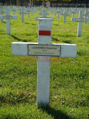 LAZAREWICZ Stanislaw
31 ans - célibataire
Né 12.01.1912 Lwow (Ukraine)
Fils Henryk & Julja Juhre
Décès 04.05.1943 Clermont-Ferrand (63)
(rue Durtol)
1er Régiment Grenadiers Polonais
Aspirant
Domicile Varsovie Mazowieckie (PL)
Provenance Clermont-Ferrand (Ferrand) (63)
Inhumation 10.01.1964 - PV 140/3686
Carré D - Rang 5 - Tombe 8
Copyright Frania
