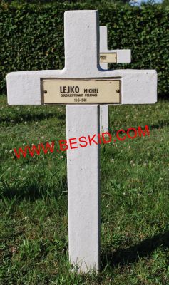 LEJKO Michel
Décès 19.06.1940 Vacqueville (54)
Inhumation 18.06.1964 - Tombe 43
Sous-Lieutenant
Armée Polonaise
copyright Frania 
