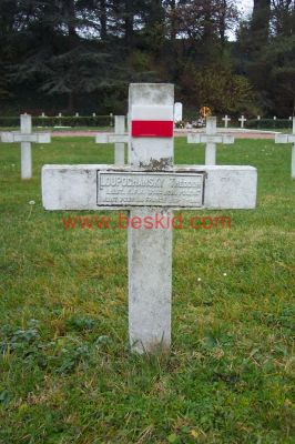 LOPUSZANSKI Teodor
37 ans - époux de Wisz Geneviève
Né 04.03.1906 Gwozdziec  (PL)
Fils d’Antoine & Anna Pawlyk
Décès 20.07.1944 La Versanne (42)
Les Loges de Montheux
(Crâne fracturé, fusillé)
315ème Bataillon Polonais
Forces Françaises Intérieures (F.F.I.)
Lieutenant
Provenance La Ricamarie (42)
Inhumation 21.10.1958 - PV 2919
Carré A - Rang 18 - Tombe 11
MORT POUR LA FRANCE
Copyright Frania
