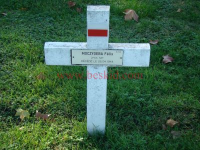 MOCZYGEBA Feliks
26 ans - célibataire
Né 10.07.1917 Jozefow (PL)
Fils Pierre & Jadwiga Grandicz
Décès 05.04.1944 Bourg-en-Bresse (01)
Soldat 2ème classe
Chasseurs de Montagne Polonais (CMP)
Domicile Cernay-en-Dormois (51) cutivateur
Provenance Bourg-Argental (42)
Inhumation 03.06.1958 - PV 2516
Carré D - Rang 4 - Tombe 43
MORT POUR LA FRANCE (02.10.1944)
Copyright Frania
