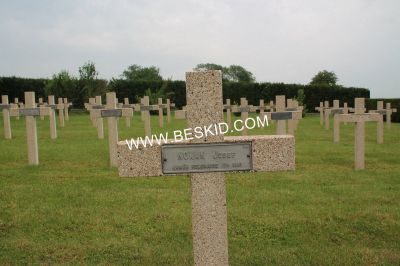 NOWAK Josef
Décès 06.1940 Bisping (57)
Inhumation 23.03.1942
Armée Polonaise
Tombe 386
Copyright Frania
