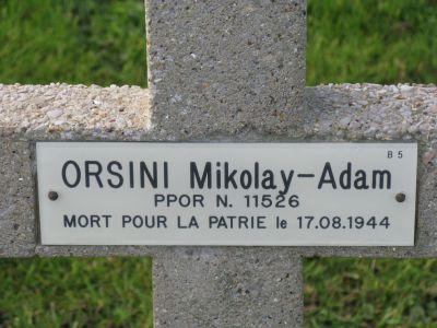 ORSINI Mikolaj Adam
- 28 ans -
Né 27.07.1916 Kamieniec Podolski
Décès 17.08.1944 
Matricule 11526
1ère Division Blindée Polonaise
2ème Régiment Artillerie Motorisée
Sous-Lieutenant
Tombe 5 - Carré II - Rang B
copyright photo Piotr Packowski
copyright Frania
