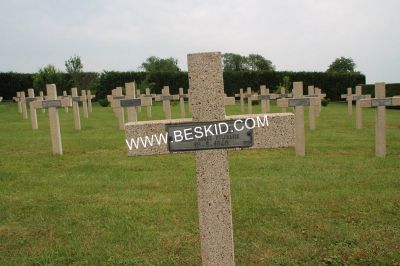 PAWLIK Andrzej
24 ans
Né en 1906
Décès 18.06.1940 Gondrexange (57)	
Inhumation 23.11.1963
Armée Polonaise
Matricule 2224-28817
Soldat Grenadier
Tombe 388
Copyright Frania
