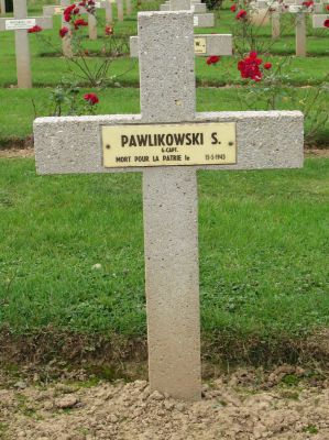 PAWLIKOWSKI Stefan
- 46 ans -
Né 11.10.1896 Pologne
Décès 15.04.1943 
Polish Air Force
315ème Escadron Deblinskie
Matricule P 0587
Colonel 
Tombe 2 - Carré II - Rang AA
copyright photo Piotr Packowski
copyright Frania
