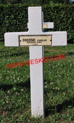 PODOSKI Stanislaw
Décès 21.06.1940 Neufmaisons (54)
Inhumation 12.07.1964 - Tombe 49
Sous-Lieutenant
Armée Polonaise
copyright Frania 
