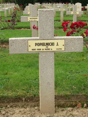 POPIELNICKI Jan Jerzy Maciej
- 28 ans -
Né 21.02.1916 Lwow (Ukraine)
Décès 14.08.1944
Matricule V 1331
1ère Division Blindée Polonaise
Compagnie d’Approvisionnement
Tireur
Tombe 7 - Carré I - Rang B
copyright photo Piotr Packowski
copyright Frania
