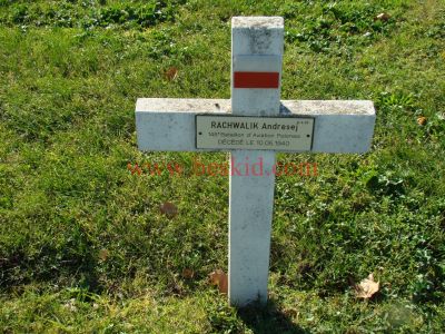 RACHAWALIK Andrzej
31 ans
Né 10.11.1908 Bogucice Bochnia Malopolskie (PL)
Décès 10.05.1940 Bron (69) 
Lors du bombardement de l'aéroport de Bron
Estampille 273/2
145ème Bataillon Aviation Polonaise
Soldat cuisinier 
Provenance Lyon-Guillotière 5/3-I-11
Inhumation 30.09.1957 - PV 2243
Carré D - Rang 4 - Tombe 33
Copyright Frania
