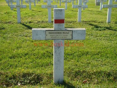 RADOCHOWSKI Michal
41 ans
Né 27.09.1901 Przemysl Podkarpackie (PL)
Décès 21.06.1943 Lyon 2ème (69)
(Hôpital Desgenettes)
Epoux de Karolina 
2ème Régiment Infanterie Polonais
2ème Compagnie
Sergent-Chef 
Matricule 30851
Estampille 466/2
Provenance Lyon-Guillotière 4/4-17-2
Inhumation 30.09.1957 - PV 2229
Carré D - Rang 4 - Tombe 22
Copyright Frania
