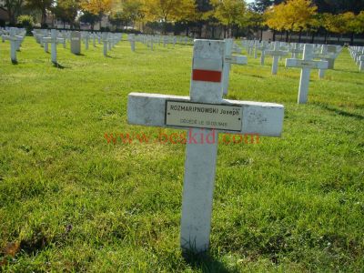 ROZMARINOWSKI Jozef
43 ans - Célibataire à Hauteville (01)
Né 12.02.1901 Czukierwicz (PL)
Fils de Jan & Urban Barbara
Décès 13.03.1945 Lyon 3ème (69)
Estampille 826/3
Caporal-chef 
Groupe Franche-Comté 2/52
Adopté par la Nation
Provenance Lyon-Guillotière L.5bis-2-12
Inhumation 21.09.1957 - PV 2082
Carré D - Rang 4 - Tombe 16
MORT POUR LA FRANCE 
du 10.12.1946 Paris - n°2197
Copyright Frania
