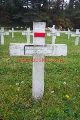 SIEMIATKOWSKI Jan
41 ans
Né 27.12.1902 Poznan Wielkopolskie (PL)
Décès 21.08.1944 Vaujany (38)
(Crâne fracturé)
Forces Françaises Intérieures (FFI) maquis de l'Oisans
Sergent
Provenance Bourg d’Oisans (38)
Figure sur mémorial du maquis de l’Oisans 
de Livet & Gavet et Vaujany (38)
Inhumation 15.07.1958 - PV 2734
Carré A - Rang 17 - Tombe 14
MORT POUR LA FRANCE
(AC 21 P 154764)
Copyright Frania
