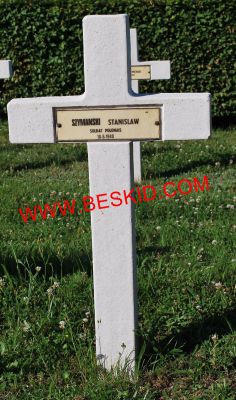 SZYMANSKI Stanislaw
Décès 18.06.1940 Azerailles (54)
Inhumation 20.06.1964 - Tombe 44
1er Bon du Génie
copyright Frania 
