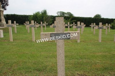 WYCISLO Alfred
Décès 30.08.1940 Sarrebourg (57)
Inhumation 30.08.1942
Armée Polonaise
Soldat
Régiment 3ème R.P.
Tombe 396
Copyright Frania
