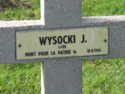 WYSOCKI Jan
- 33 ans -
Né 17.11.1910 Szuwsk Jaroslaw
Décès 18.08.1944 Louvières en Auge (61)
Matricule 32076
1ère Division Blindée Polonaise
10ème Régiment Dragons
Caporal Tireur
Tombe 12 - Carré V - Rang B
copyright photo Piotr Packowski
copyright Frania
